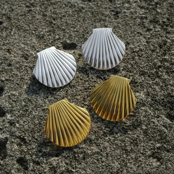 Seashell 18K Gold Stainless Steel Waterproof Earrings - Picture 16 of 17